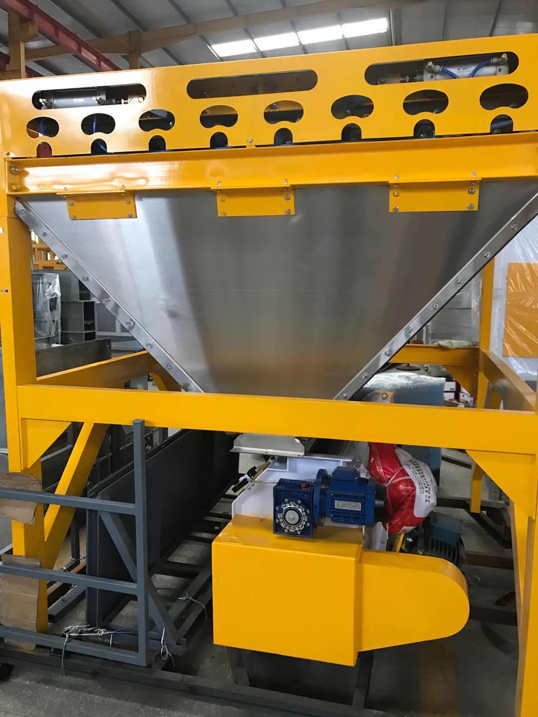 阿尔及利亚时产1-1.5t饲料生产线